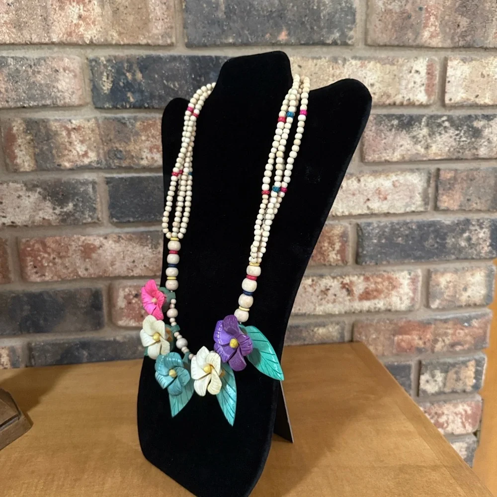 Vintage NOS Wooden Carved Tropical Flower Statement Necklace - Picture 3 of 5